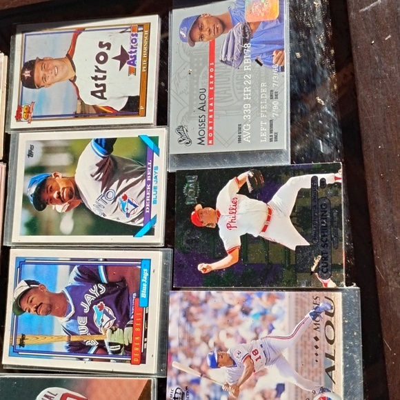 Assorted Baseball Trading Cards Collection - Picture 2 of 5